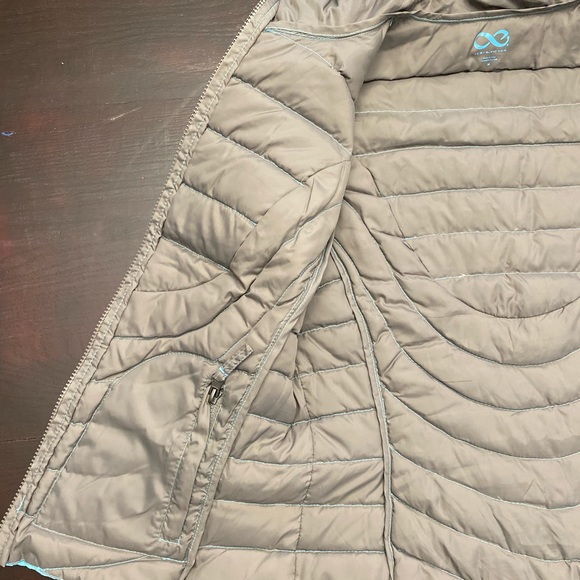 Reversible down vest - Picture 3 of 4